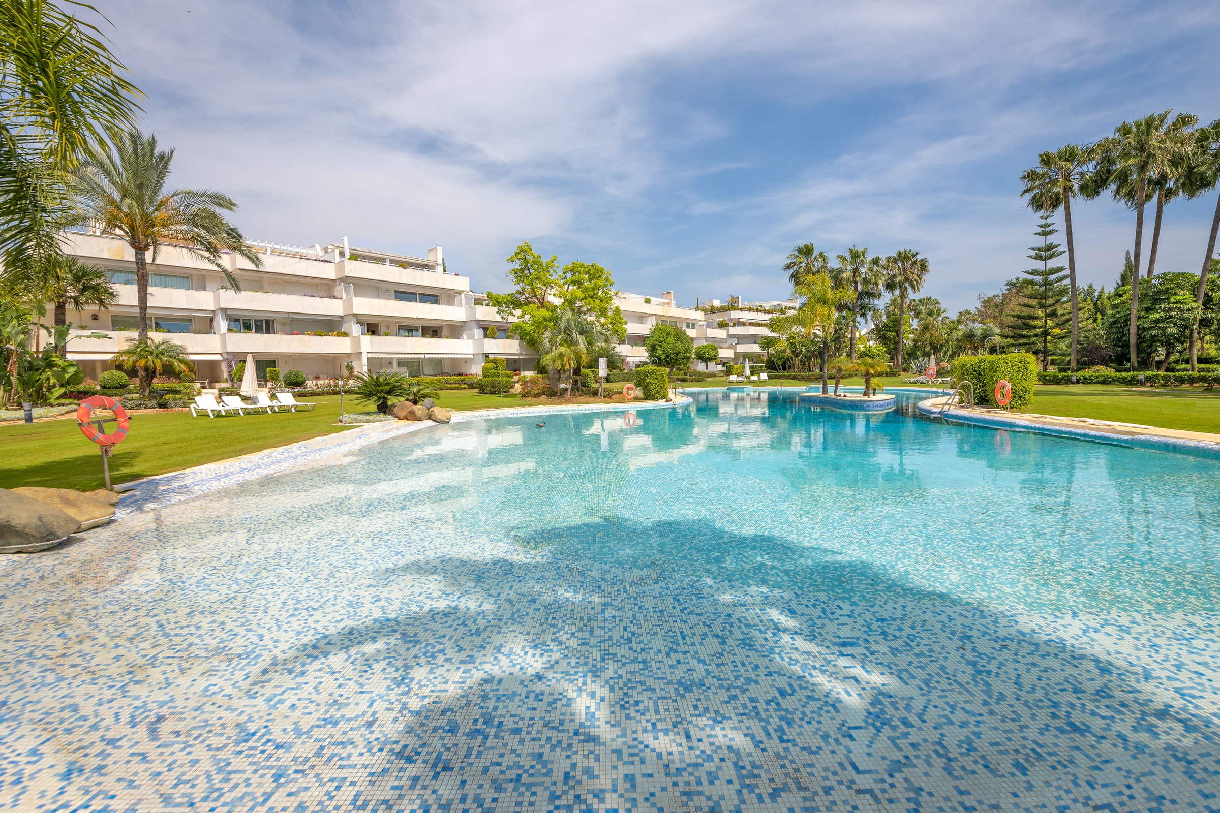 Los Granados Golf Frontline Golf Luxury Apartment in Nueva Andalucia, Marbella, exterior